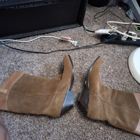 Reba Tan Heeled Cowboy Boots - Picture 3 of 8